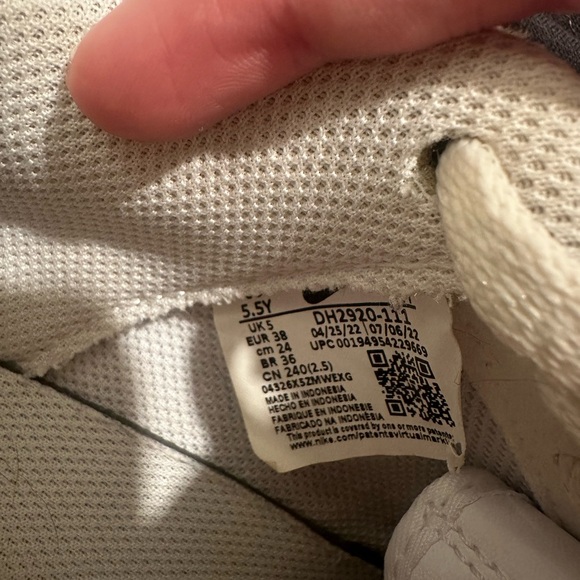 NIKE Size 5.5 Youth Boys White Air Force One Monotone Low-Rise Lace Up Sneakers - Picture 2 of 14